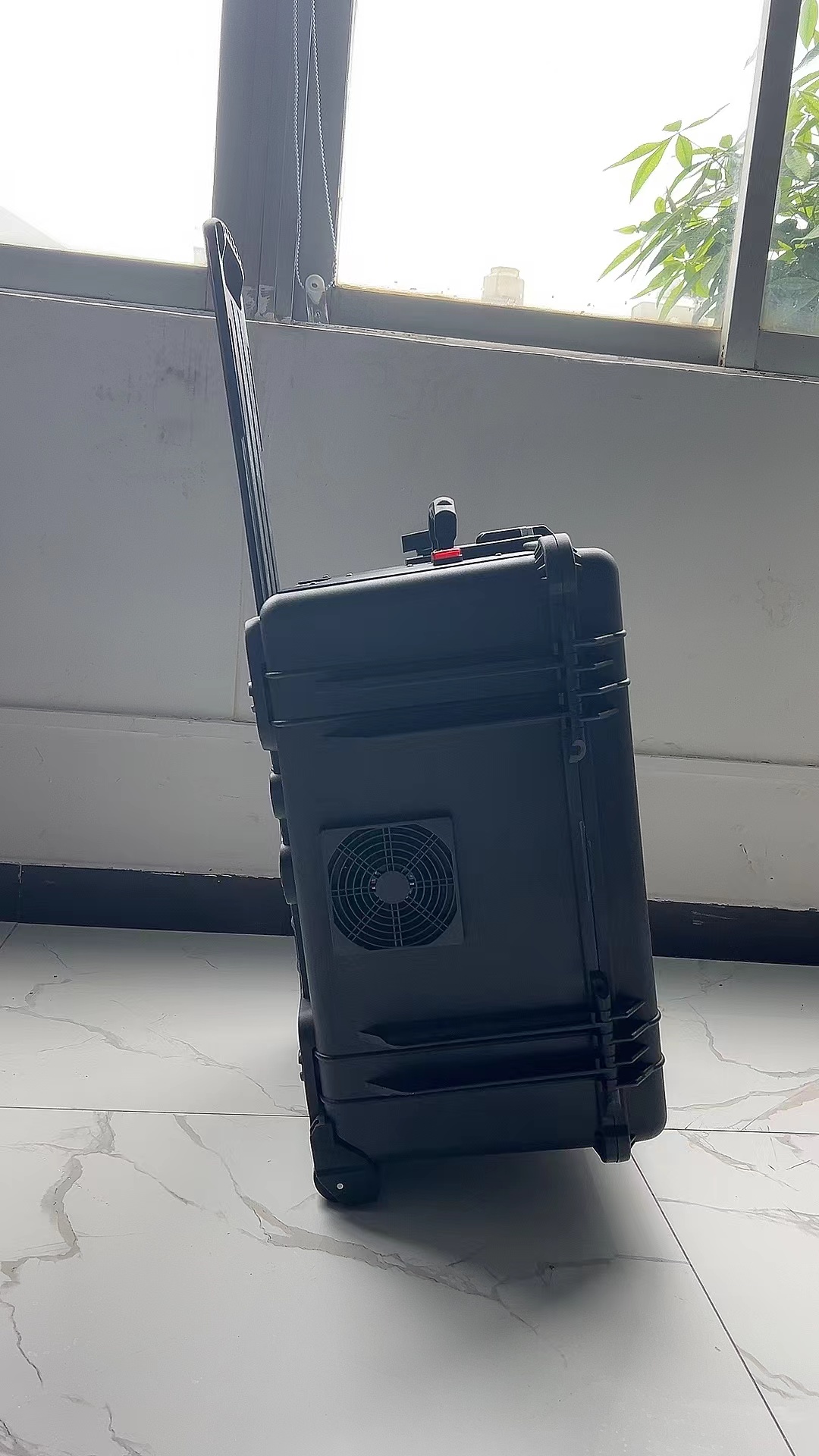 市南手拉箱型移动通信干扰器